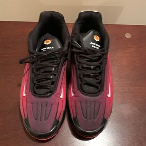 ATTENTION THESE ARE NOT MADE BY NIKE